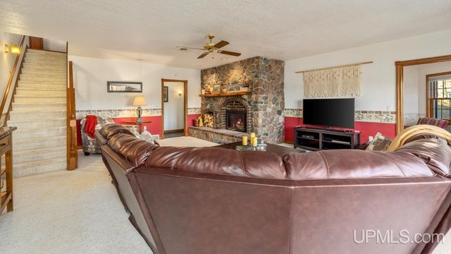 N3860 N Grand Oak Drive, Iron Mountain, MI 49801