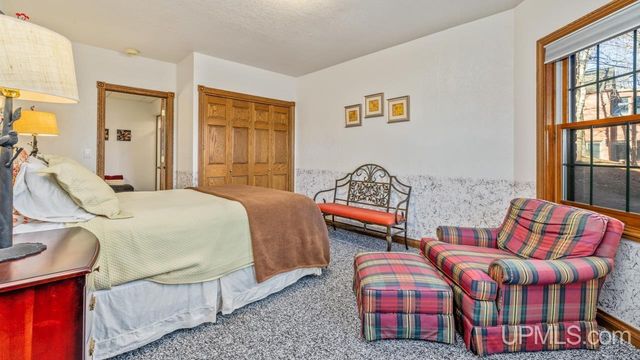 N3860 N Grand Oak Drive, Iron Mountain, MI 49801