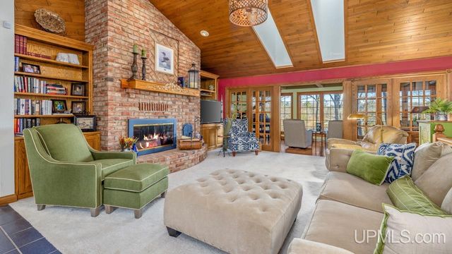 N3860 N Grand Oak Drive, Iron Mountain, MI 49801