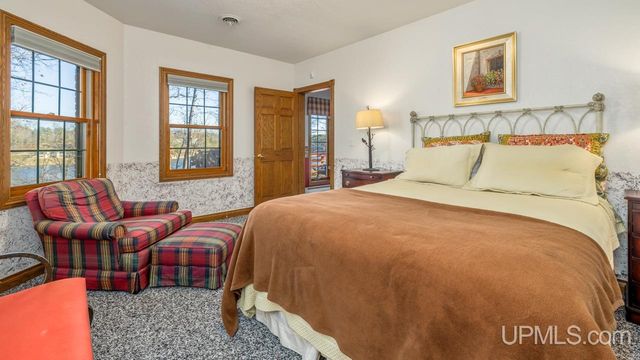 N3860 N Grand Oak Drive, Iron Mountain, MI 49801