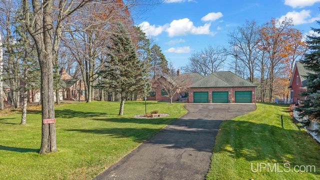 N3860 N Grand Oak Drive, Iron Mountain, MI 49801