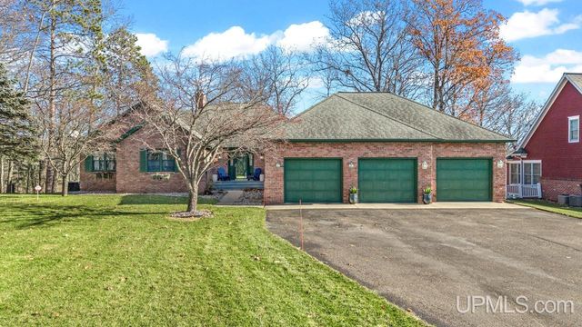 N3860 N Grand Oak Drive, Iron Mountain, MI 49801