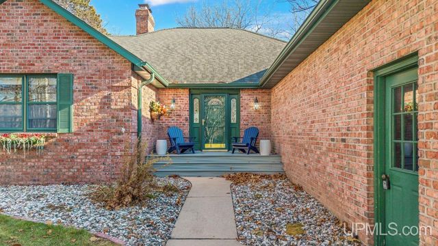 N3860 N Grand Oak Drive, Iron Mountain, MI 49801