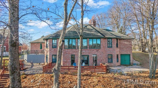 N3860 N Grand Oak Drive, Iron Mountain, MI 49801