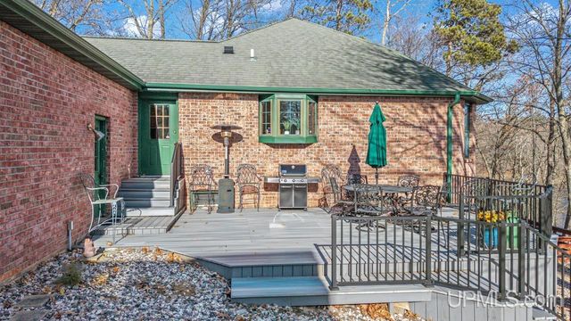 N3860 N Grand Oak Drive, Iron Mountain, MI 49801