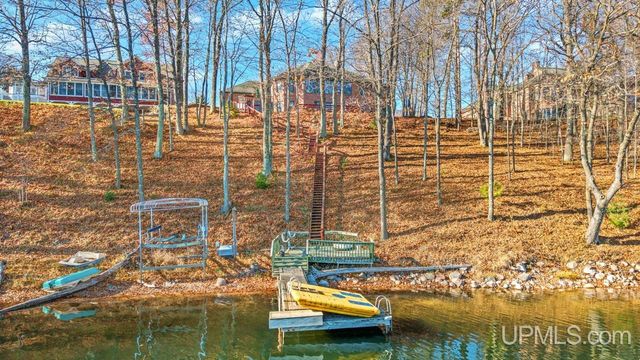 N3860 N Grand Oak Drive, Iron Mountain, MI 49801