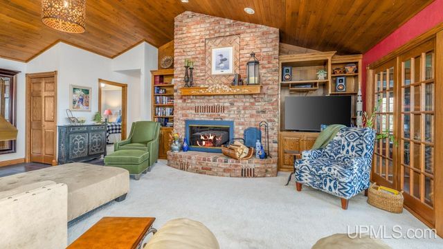 N3860 N Grand Oak Drive, Iron Mountain, MI 49801