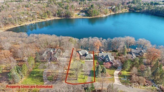 N3860 N Grand Oak Drive, Iron Mountain, MI 49801