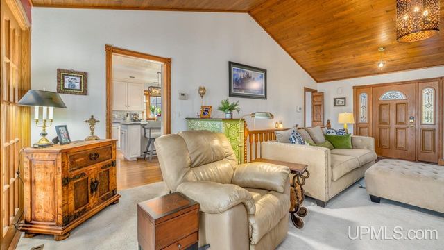 N3860 N Grand Oak Drive, Iron Mountain, MI 49801