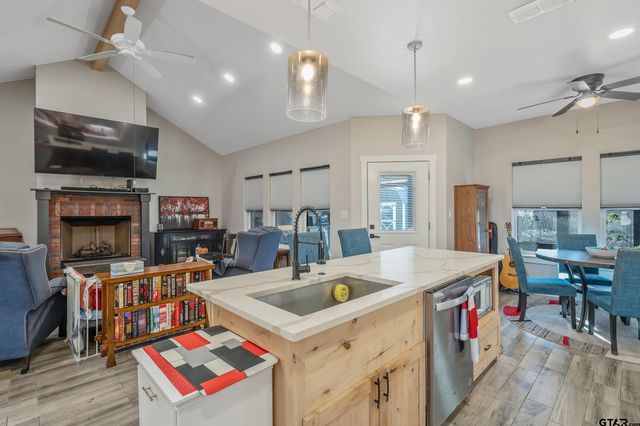 305 Private Road 6305, Mineola, TX 75773