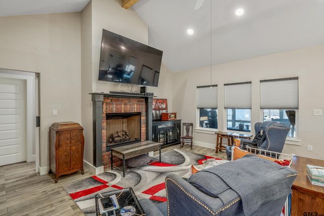 305 Private Road 6305, Mineola, TX 75773