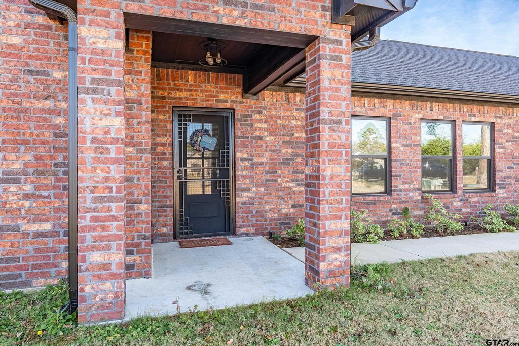 305 Private Road 6305, Mineola, TX 75773