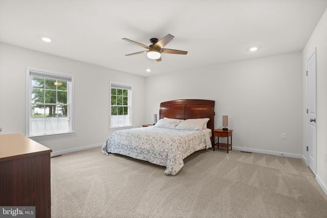 662 N GLEBE RD, Montross, VA 22520
