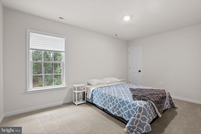 662 N GLEBE RD, Montross, VA 22520