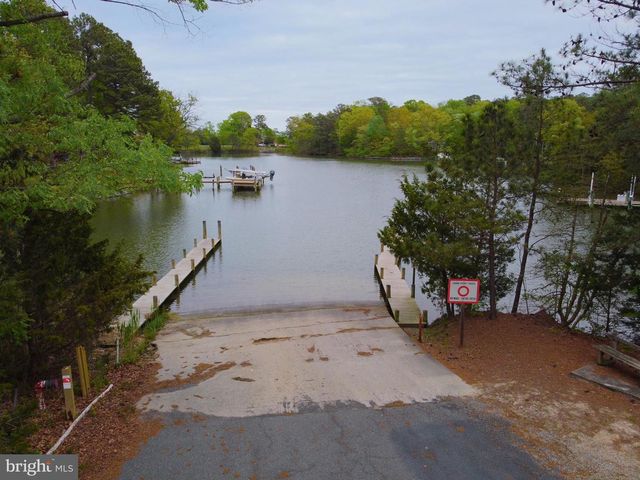 662 N GLEBE RD, Montross, VA 22520