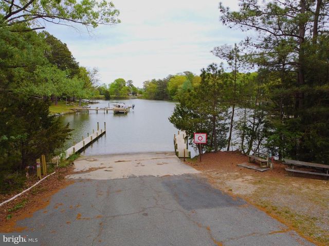 662 N GLEBE RD, Montross, VA 22520