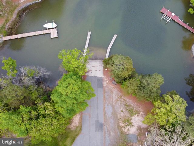 662 N GLEBE RD, Montross, VA 22520