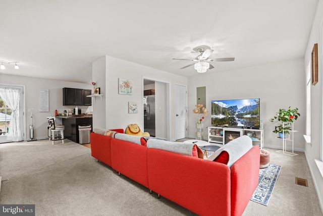 662 N GLEBE RD, Montross, VA 22520