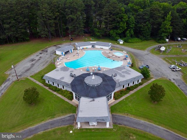 662 N GLEBE RD, Montross, VA 22520