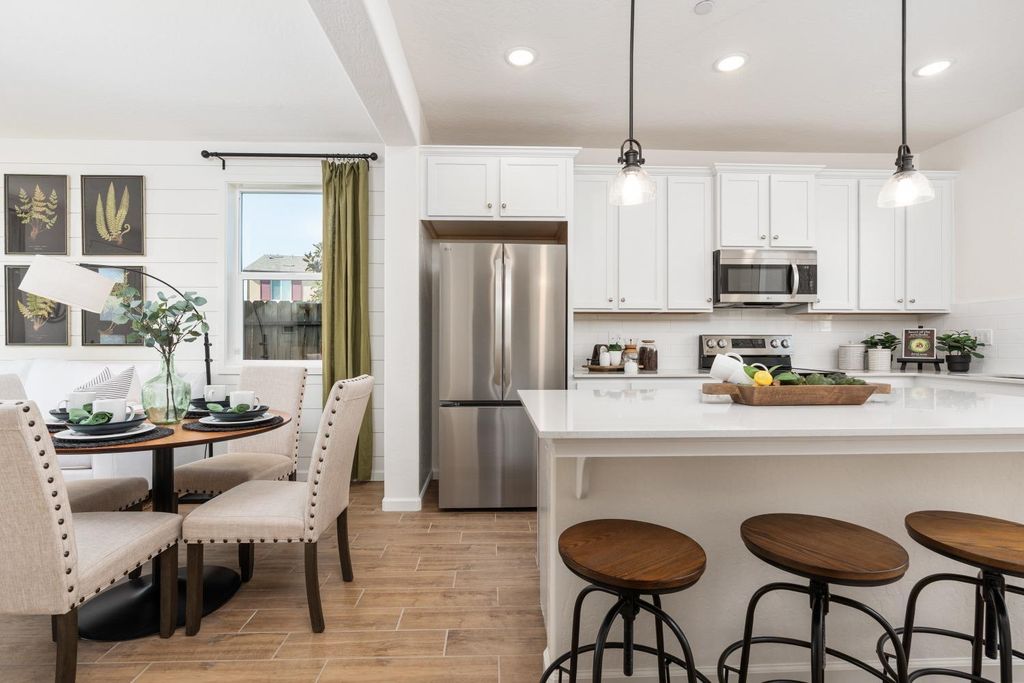 Image 10 of property listing at 6568 E Blushing Drive, Fresno, CA 93727