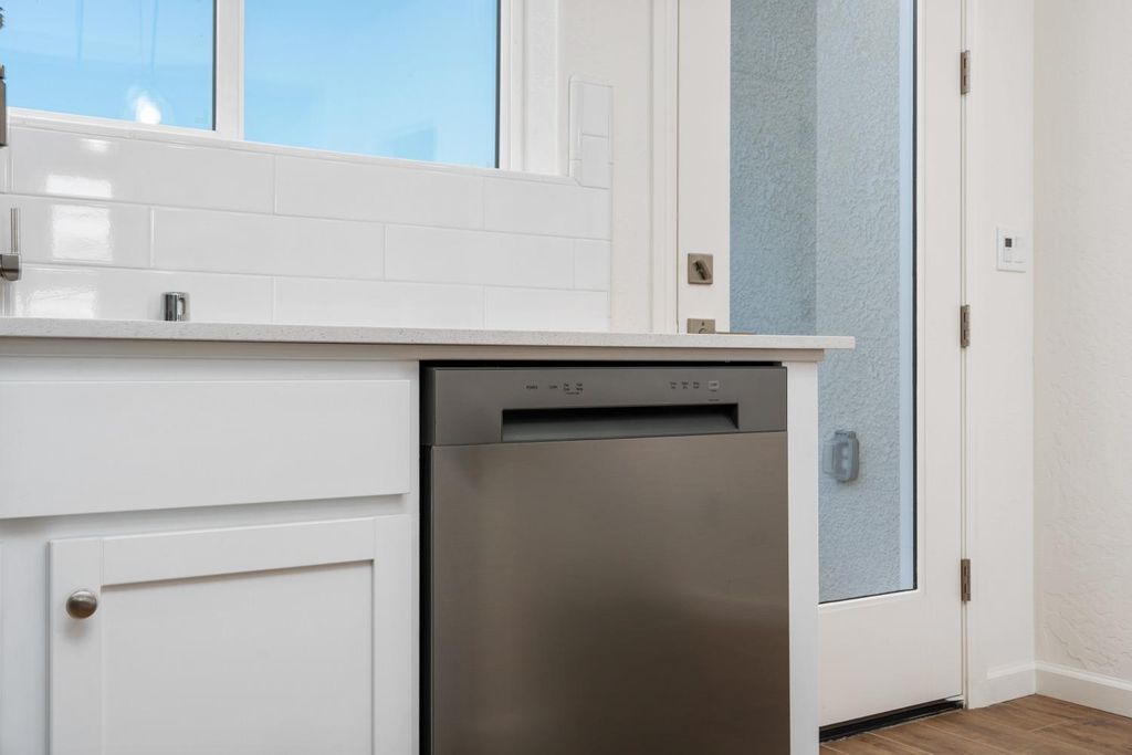 Image 18 of property listing at 6568 E Blushing Drive, Fresno, CA 93727