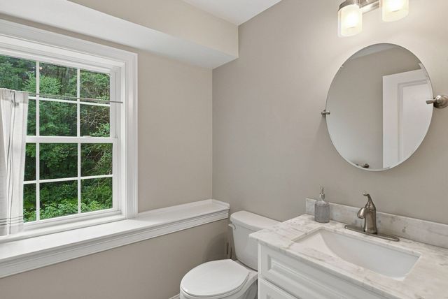 19 Riverside Drive, North Reading, MA 01864