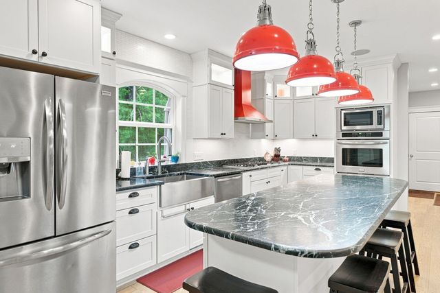 19 Riverside Drive, North Reading, MA 01864