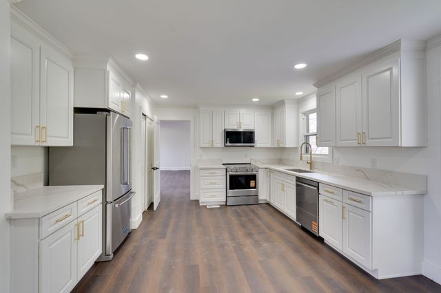 6612 Fox Hollow Rd, Nashville, TN 37205