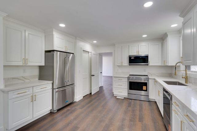 6612 Fox Hollow Rd, Nashville, TN 37205