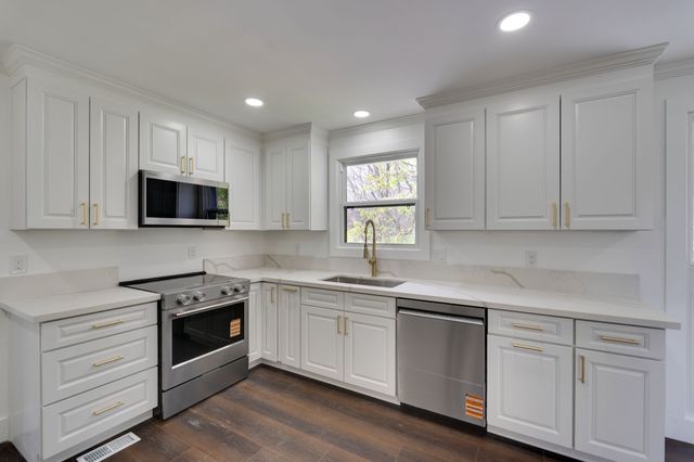 6612 Fox Hollow Rd, Nashville, TN 37205