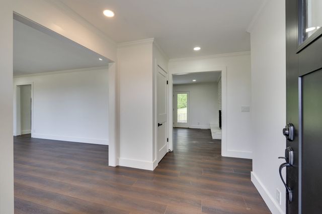 6612 Fox Hollow Rd, Nashville, TN 37205