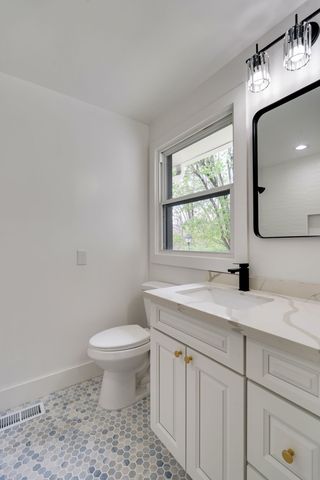 6612 Fox Hollow Rd, Nashville, TN 37205