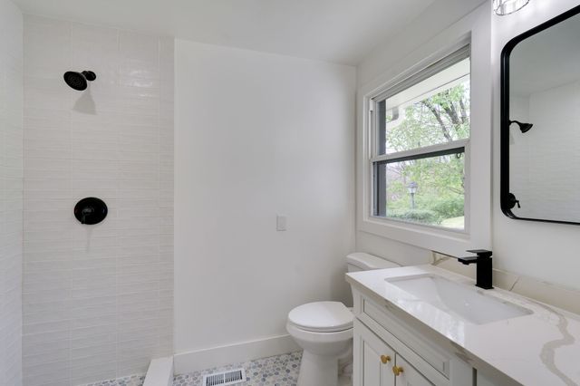 6612 Fox Hollow Rd, Nashville, TN 37205