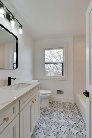 6612 Fox Hollow Rd, Nashville, TN 37205