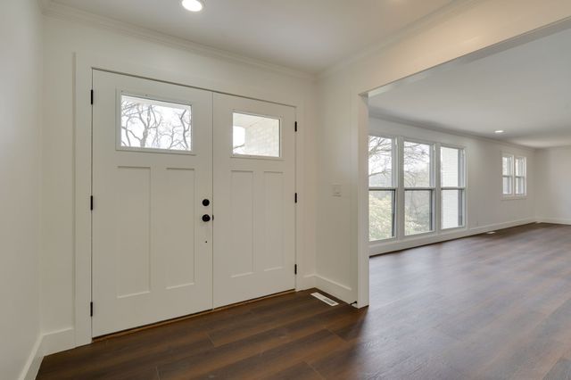 6612 Fox Hollow Rd, Nashville, TN 37205