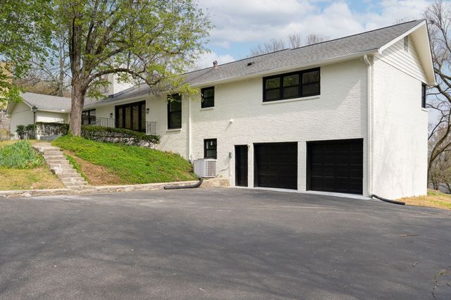 6612 Fox Hollow Rd, Nashville, TN 37205