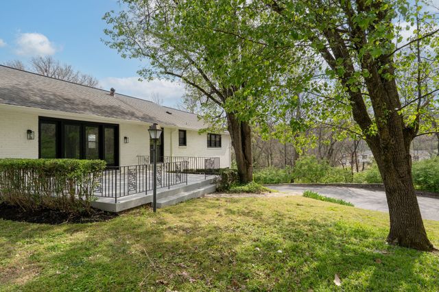 6612 Fox Hollow Rd, Nashville, TN 37205