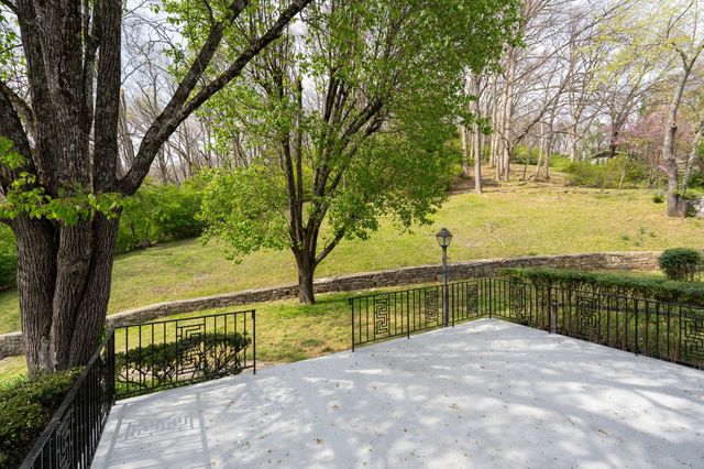 6612 Fox Hollow Rd, Nashville, TN 37205