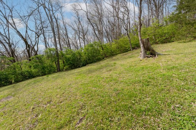 6612 Fox Hollow Rd, Nashville, TN 37205