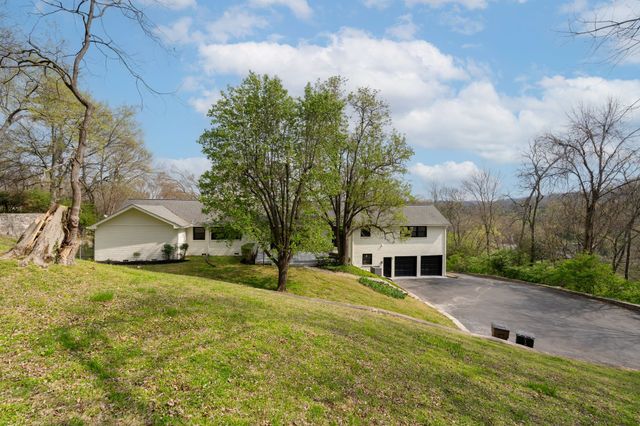 6612 Fox Hollow Rd, Nashville, TN 37205