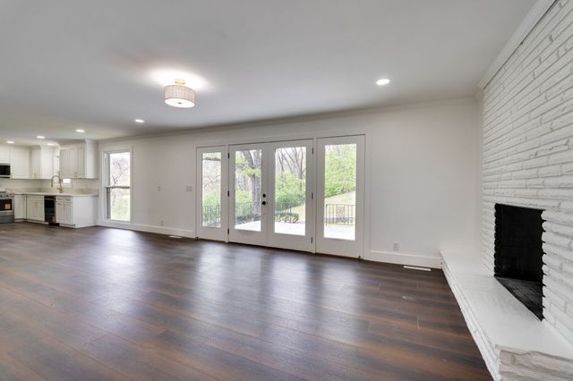 6612 Fox Hollow Rd, Nashville, TN 37205