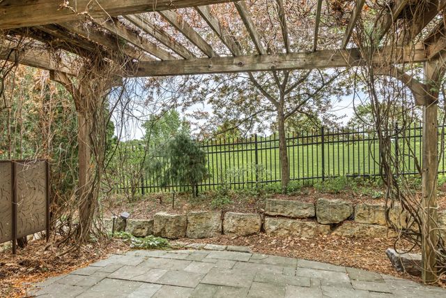 1660 Carriage Path, Golden Valley, MN 55422