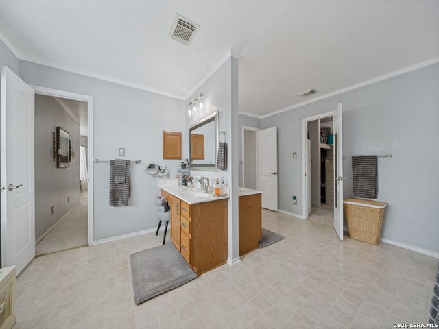 7709 Avery Rd, Live Oak, TX 78233