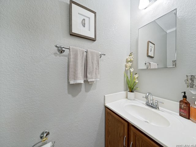 7709 Avery Rd, Live Oak, TX 78233