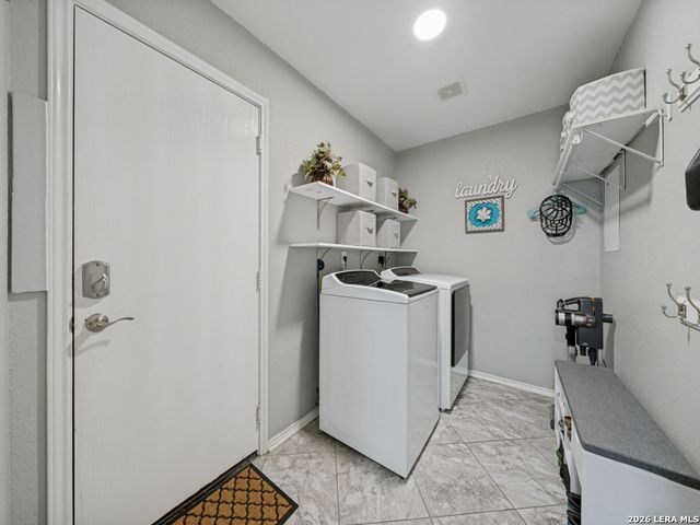 7709 Avery Rd, Live Oak, TX 78233