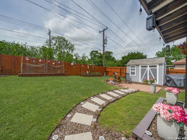 7709 Avery Rd, Live Oak, TX 78233