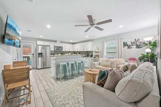 1022 Avenue L, Galveston, TX 77550