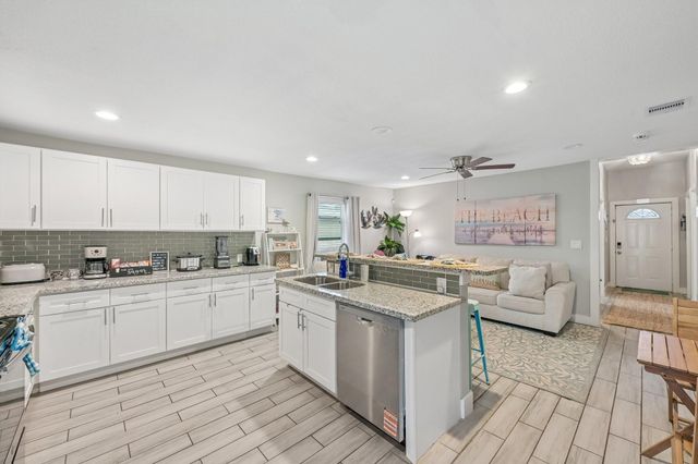 1022 Avenue L, Galveston, TX 77550