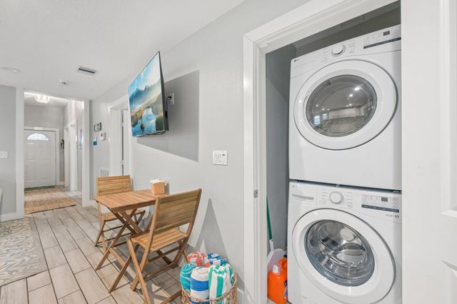 1022 Avenue L, Galveston, TX 77550