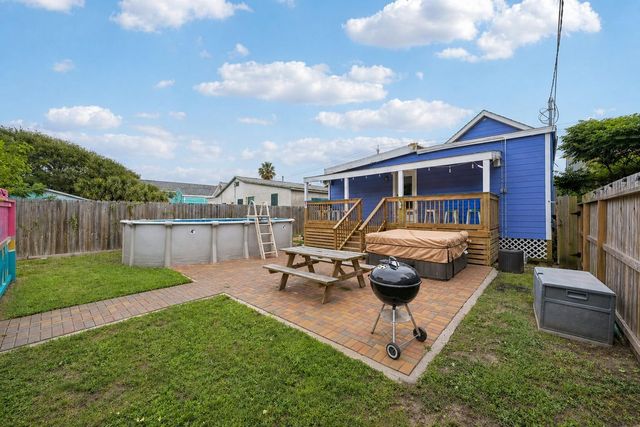 1022 Avenue L, Galveston, TX 77550